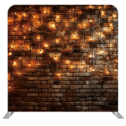 Mauer mit Lichterkette